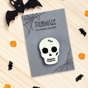 Broche tête de mort phosphorescente